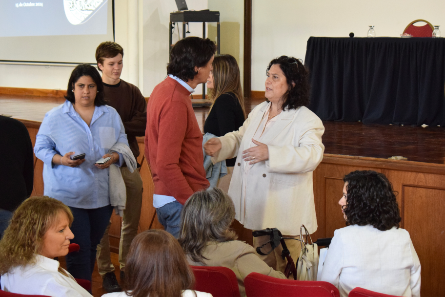 imagen Rosana Celia Vallone recibió el premio "Prof. Ing. Agr. Dr. León Nijensohn" por parte de la Academia Nacional de Agronomía y Veterinaria