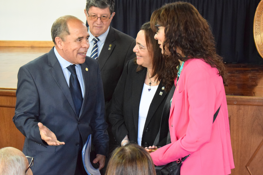 imagen Rosana Celia Vallone recibió el premio "Prof. Ing. Agr. Dr. León Nijensohn" por parte de la Academia Nacional de Agronomía y Veterinaria