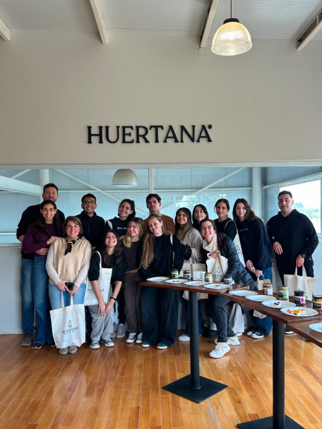 imagen Estudiantes de Bromatología realizaron una salida técnica a la empresa Huertana