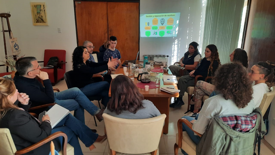 imagen Estudiantes de Ingeniería en Recursos Naturales Renovables implementarán proyecto para la gestión y separación de residuos en la Facultad de Ciencias Agrarias