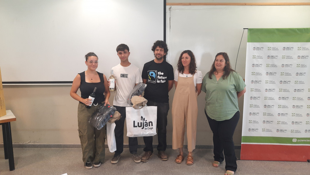 imagen Con propuestas creativas, se realizó la exhibición y premiación del Concurso de Cajas Nido para aves entomófagas en Ciencias Agrarias