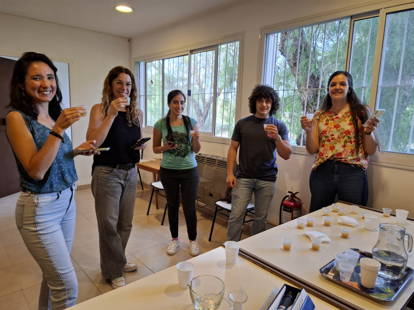 imagen Más de 40 estudiantes participaron en "Viviendo la ciencia: una tarde en el laboratorio"