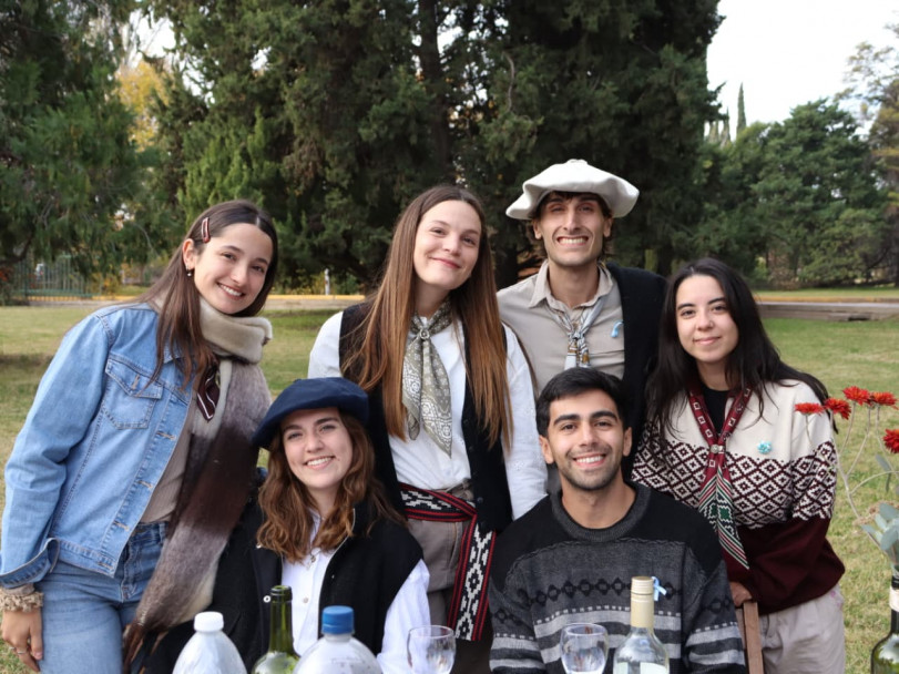 imagen Entre folclore, encuentros y tradición se vivió la Peña del Egresado 2026