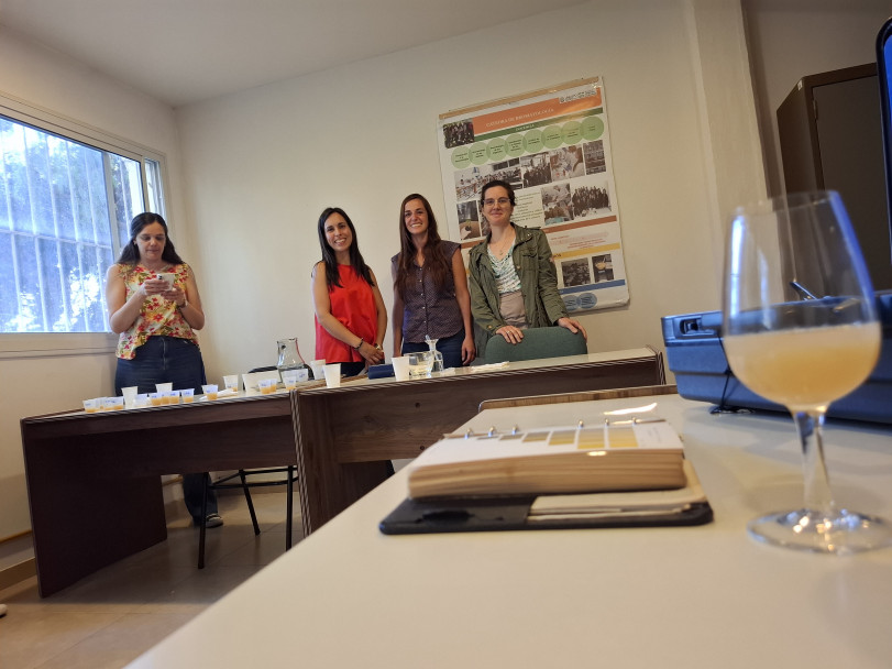 imagen Más de 40 estudiantes participaron en "Viviendo la ciencia: una tarde en el laboratorio"