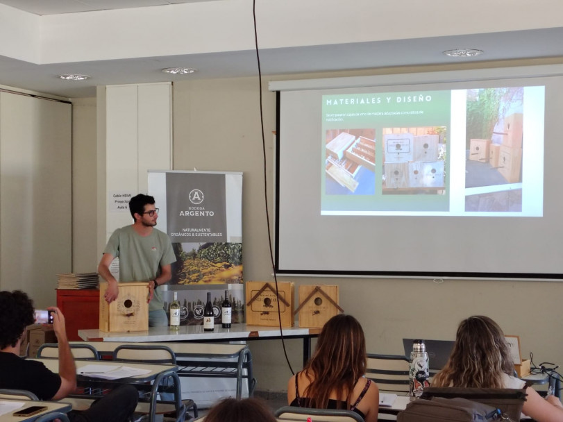 imagen Con propuestas creativas, se realizó la exhibición y premiación del Concurso de Cajas Nido para aves entomófagas en Ciencias Agrarias