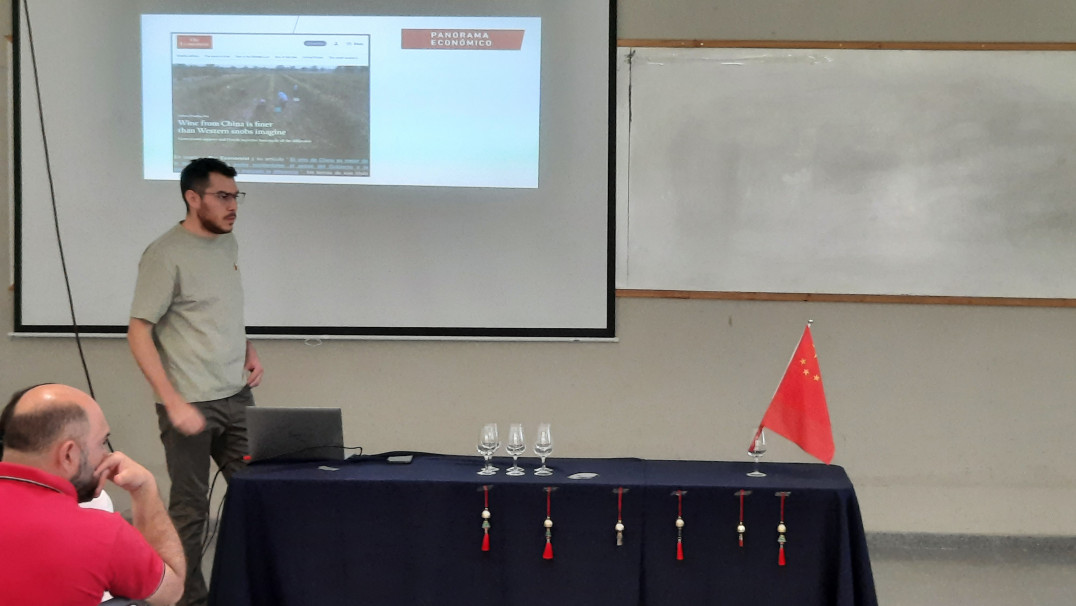 imagen La vitivinicultura de Ningxia fue presentada en la Facultad de Ciencias Agrarias