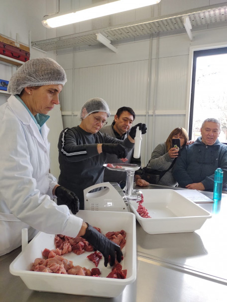 imagen Productores y emprendedores participaron de una capacitación sobre elaboración de chacinados y embutidos en General Alvear