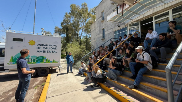 imagen Estudiantes de Ciencias Agrarias visitaron la Facultad de Ingeniería para conocer técnicas de monitoreo y tratamiento ambiental