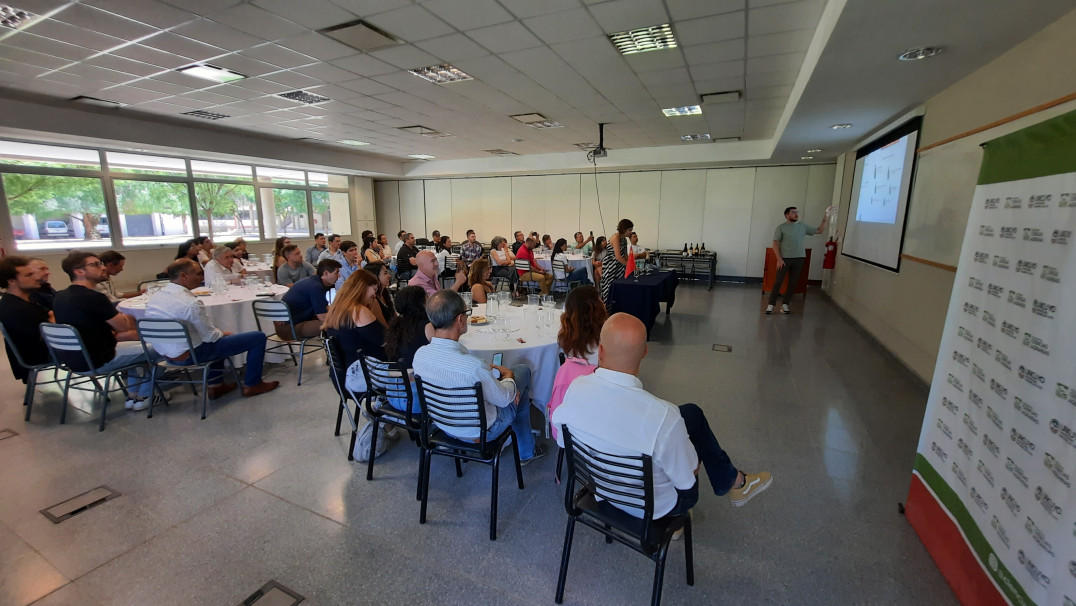 imagen La vitivinicultura de Ningxia fue presentada en la Facultad de Ciencias Agrarias