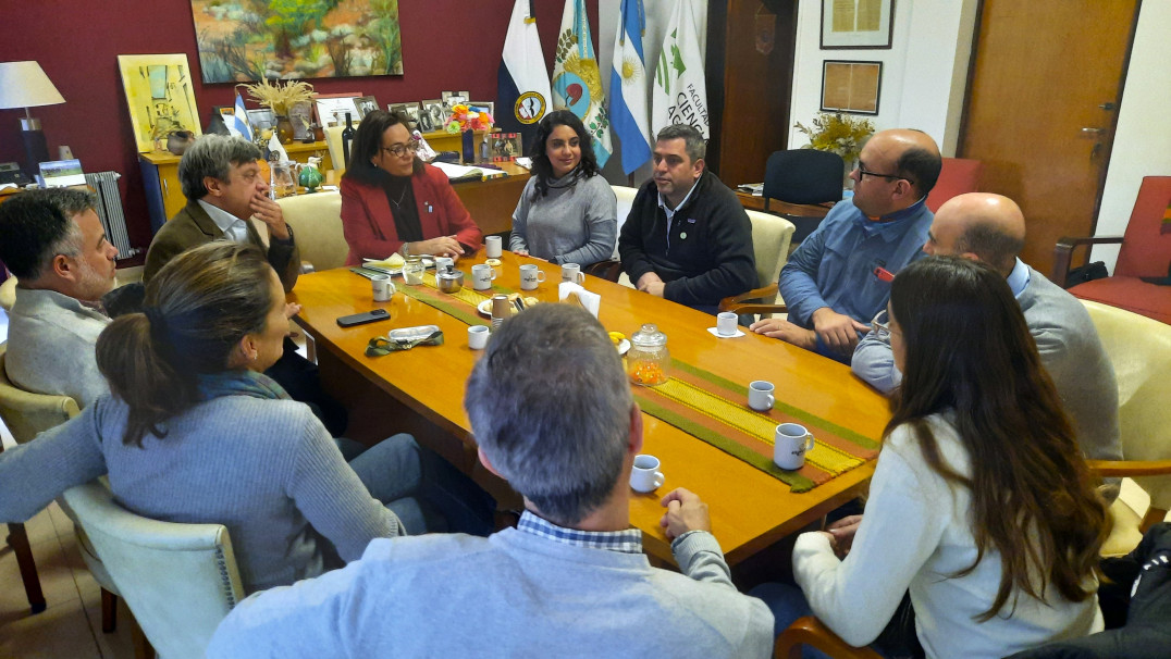 imagen Ciencias Agrarias firmó un acuerdo con AAPRESID para impulsar prácticas de agricultura regenerativa