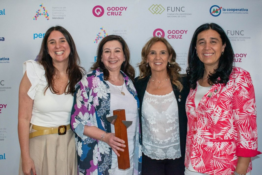 imagen La Facultad de Ciencias Agrarias participó de un reconocimiento en los Premios a la Innovación 2025 por el "Plan de Desarrollo Integral del Distrito Uspallata"