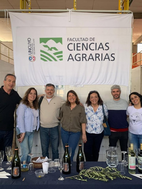 imagen APEHUN visitó la Facultad de Ciencias Agrarias en el marco de las Jornadas de Enseñanza de la Historia