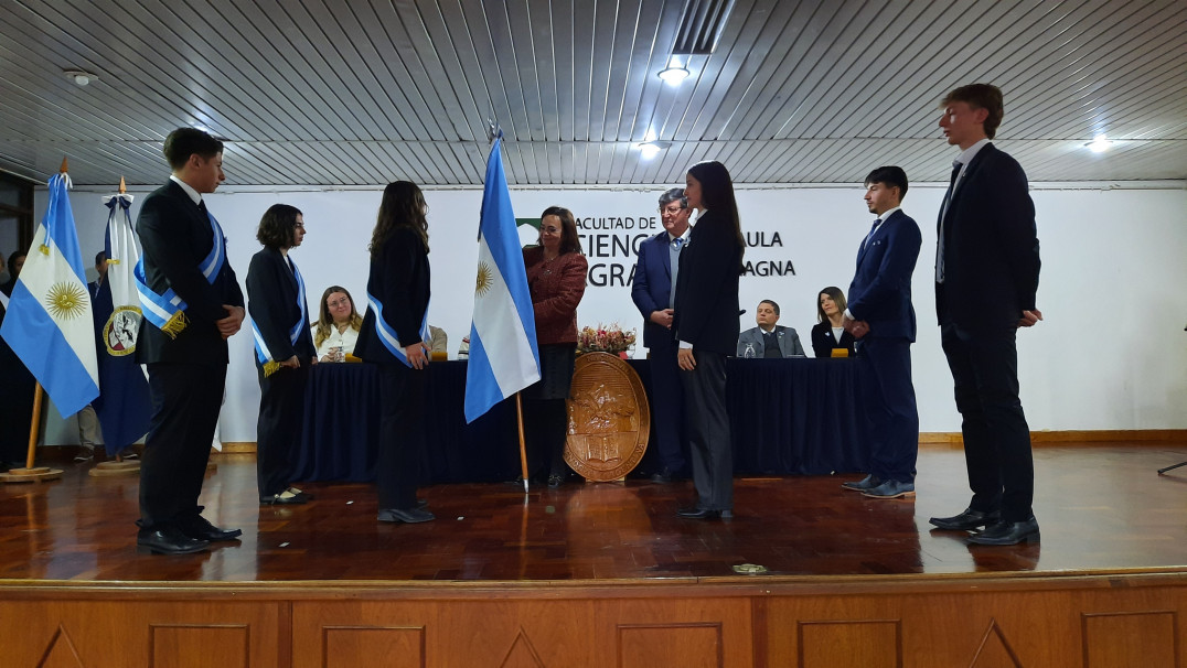 imagen Ciencias Agrarias celebró el Día de la Bandera 2026 con reconocimientos académicos y la designación de nuevos abanderados para el próximo ciclo lectivo