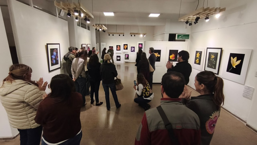imagen "Floralia Silvestra": Raíces inauguró una muestra fotográfica dedicada a las flores