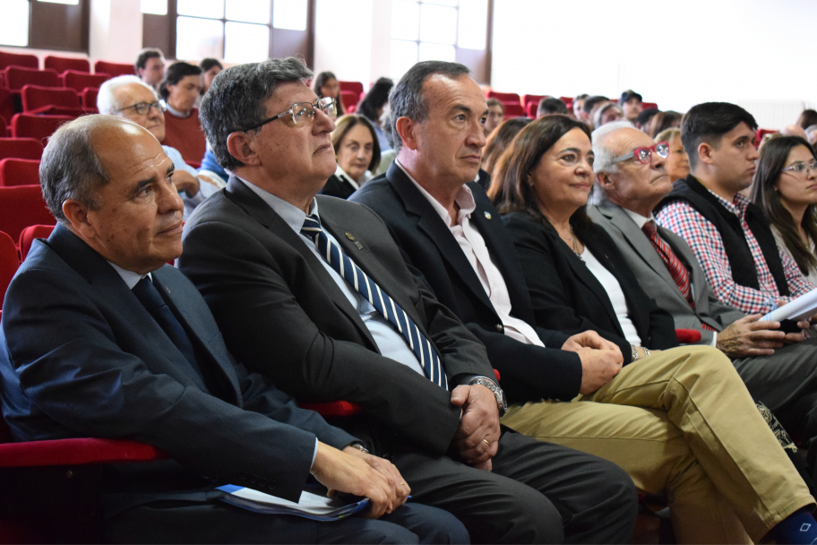 imagen Rosana Celia Vallone recibió el premio "Prof. Ing. Agr. Dr. León Nijensohn" por parte de la Academia Nacional de Agronomía y Veterinaria