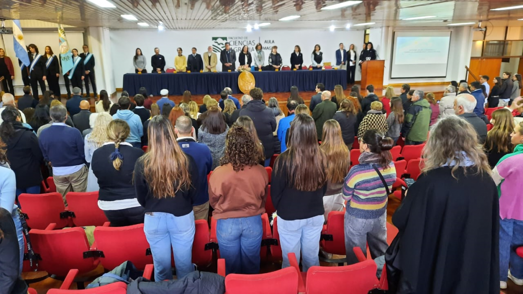 imagen Un emotivo Acto del Día de la Bandera y Cambio de Abanderados y Escoltas se realizó en Ciencias Agrarias