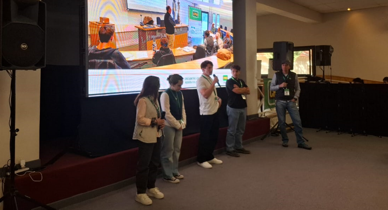 imagen Estudiantes y egresados de Agrarias compartieron su experiencia CREA en un encuentro regional