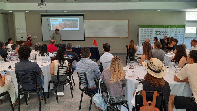imagen La vitivinicultura de Ningxia fue presentada en la Facultad de Ciencias Agrarias