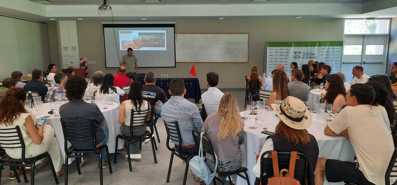 imagen La vitivinicultura de Ningxia fue presentada en la Facultad de Ciencias Agrarias