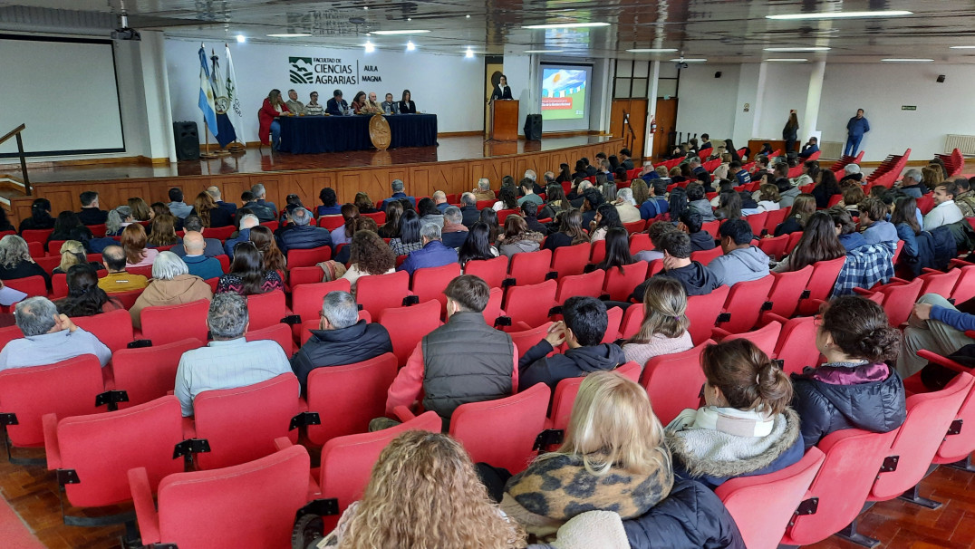 imagen Ciencias Agrarias celebró el Día de la Bandera 2026 con reconocimientos académicos y la designación de nuevos abanderados para el próximo ciclo lectivo