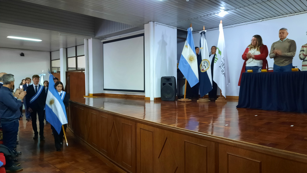 imagen Ciencias Agrarias celebró el Día de la Bandera 2026 con reconocimientos académicos y la designación de nuevos abanderados para el próximo ciclo lectivo
