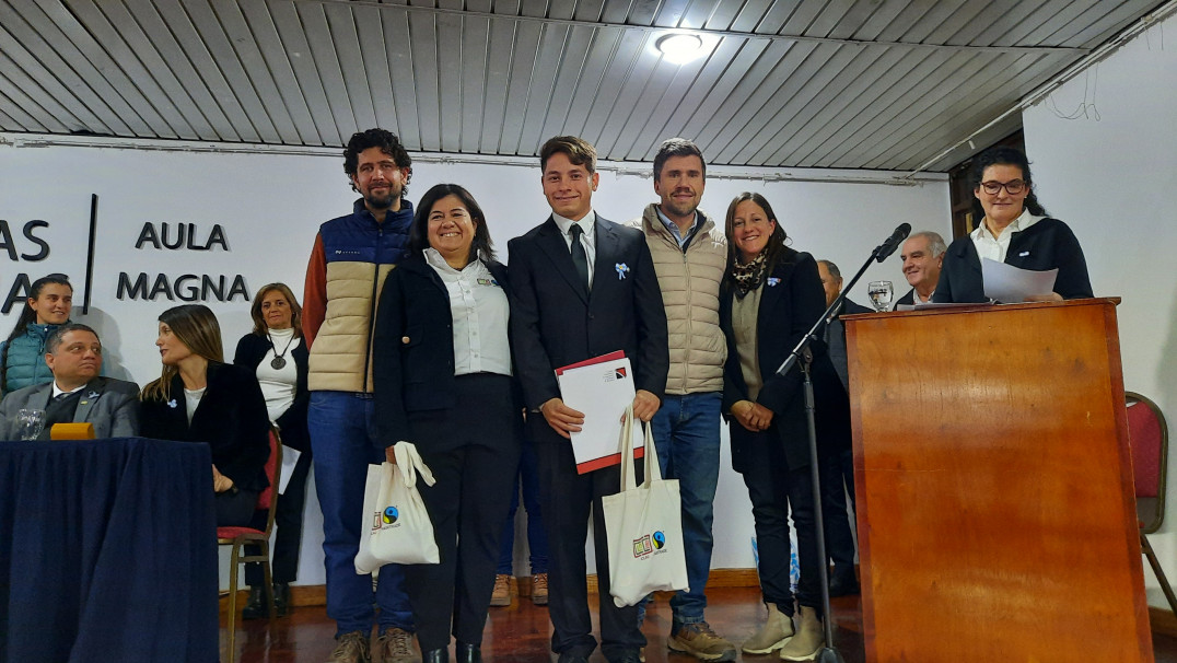 imagen Ciencias Agrarias celebró el Día de la Bandera 2026 con reconocimientos académicos y la designación de nuevos abanderados para el próximo ciclo lectivo