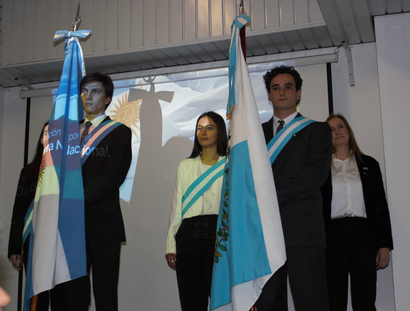 imagen Un mástil histórico, abanderados destacados y alianzas estratégicas marcaron el Acto del Día de la Bandera 2025