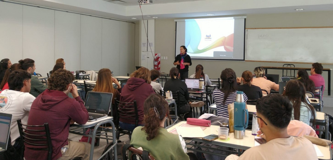 imagen La Ing. Agr. Rocío Lanthier en la clase inaugural de 