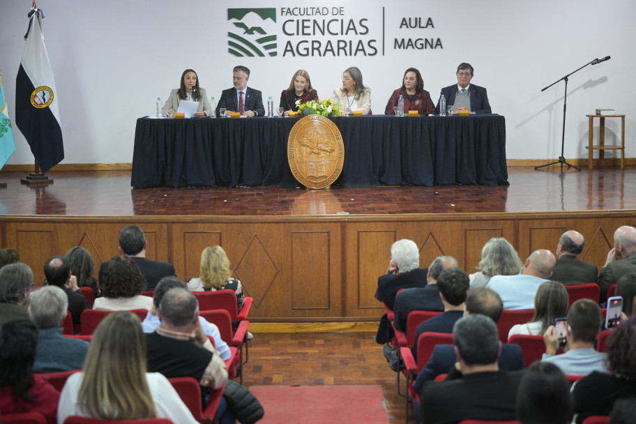 imagen David Martín y Alejandrina Alaria asumieron en Ciencias Agrarias: "La universidad pública es ascenso social e innovación para la región"