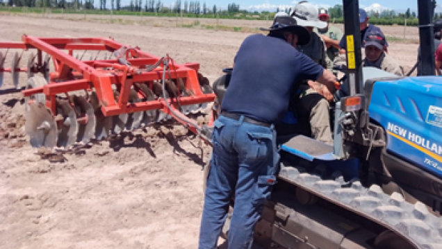 imagen Estudiantes de Ingeniería Agronómica podrán participar de la optativa "Mantenimiento de tractores y maquinaria agrícola"