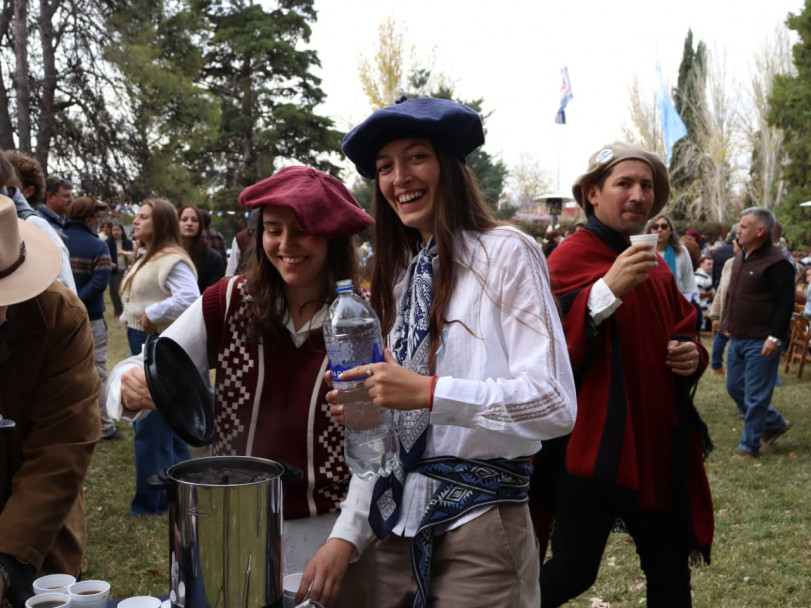 imagen Entre folclore, encuentros y tradición se vivió la Peña del Egresado 2026