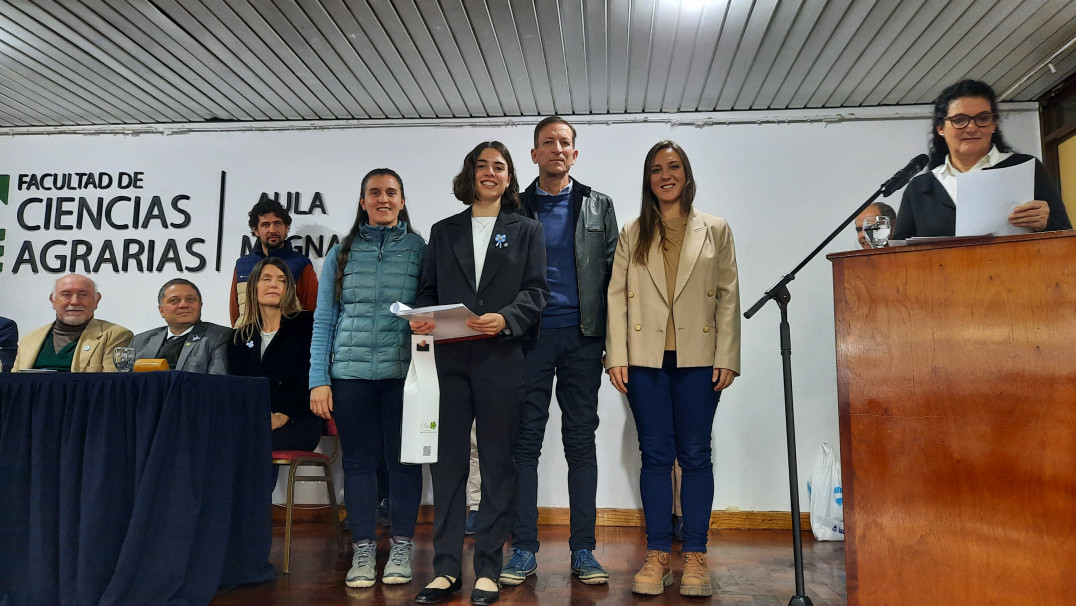 imagen Ciencias Agrarias celebró el Día de la Bandera 2026 con reconocimientos académicos y la designación de nuevos abanderados para el próximo ciclo lectivo