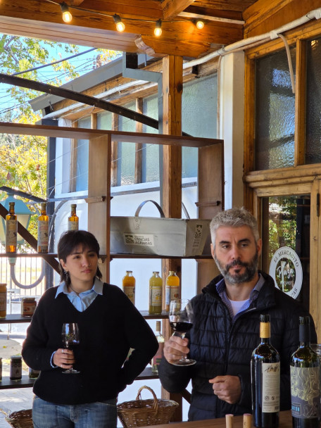 imagen La Facultad de Ciencias Agrarias celebró el Mes del Malbec con una degustación en El Mercadito Plaza