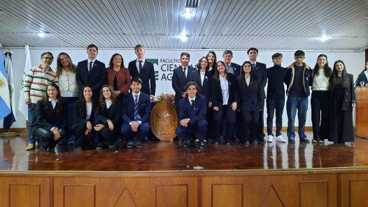imagen Ciencias Agrarias celebró el Día de la Bandera 2026 con reconocimientos académicos y la designación de nuevos abanderados para el próximo ciclo lectivo