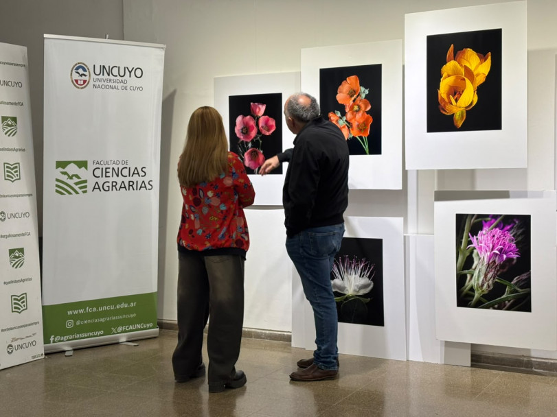 imagen "Floralia Silvestra": Raíces inauguró una muestra fotográfica dedicada a las flores