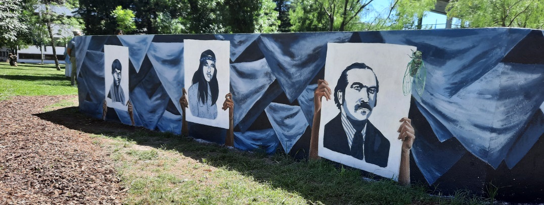 imagen Mural en la Plaza-Jardín del Espacio de Flora Nativa por la Memoria, Verdad y Justicia