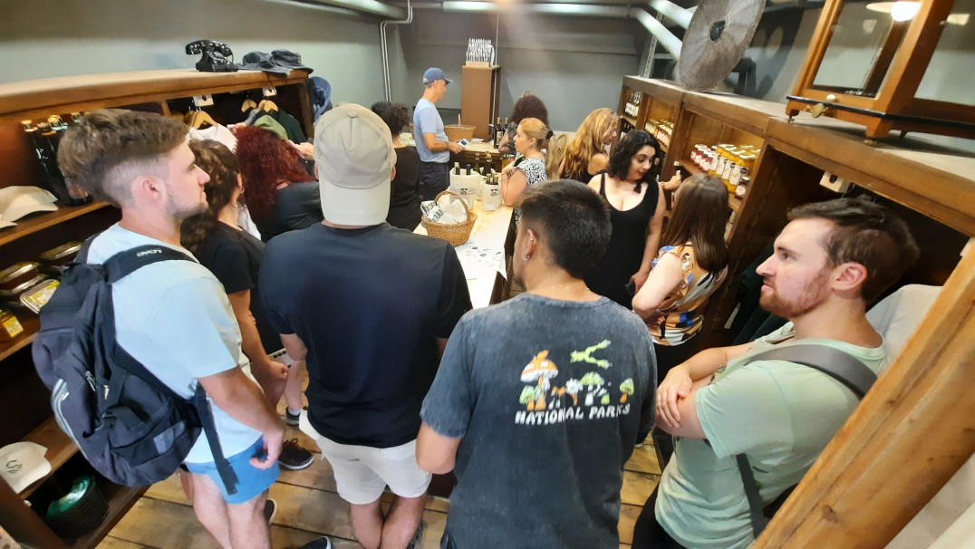 imagen Se inauguró el "Mercadito de Agrarias" un espacio de encuentro y venta abierta a la comunidad universitaria