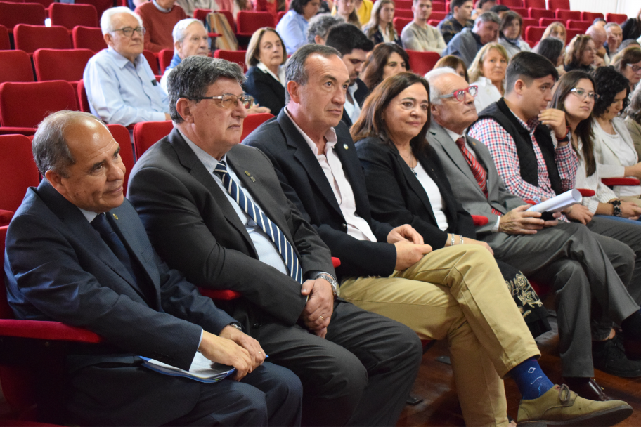 imagen Rosana Celia Vallone recibió el premio "Prof. Ing. Agr. Dr. León Nijensohn" por parte de la Academia Nacional de Agronomía y Veterinaria