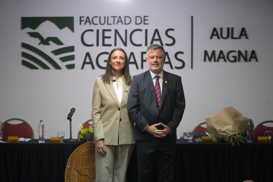 imagen El Decano David Martín junto a la Vicedecana Alejandrina Alaria