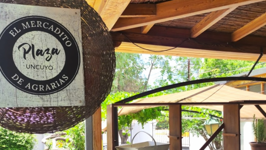imagen La Facultad de Ciencias Agrarias celebró el Mes del Malbec con una degustación en El Mercadito Plaza