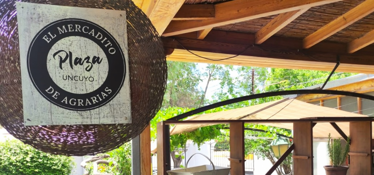 imagen La Facultad de Ciencias Agrarias celebró el Mes del Malbec con una degustación en El Mercadito Plaza