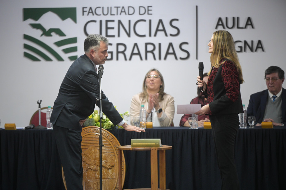 imagen David Martín y Alejandrina Alaria asumieron en Ciencias Agrarias: "La universidad pública es ascenso social e innovación para la región"