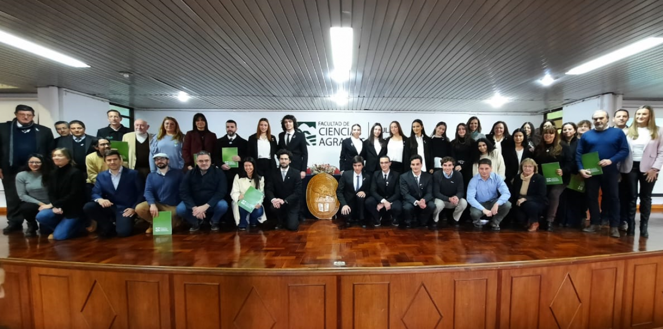 imagen Un emotivo Acto del Día de la Bandera y Cambio de Abanderados y Escoltas se realizó en Ciencias Agrarias