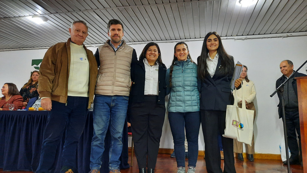 imagen Ciencias Agrarias celebró el Día de la Bandera 2026 con reconocimientos académicos y la designación de nuevos abanderados para el próximo ciclo lectivo