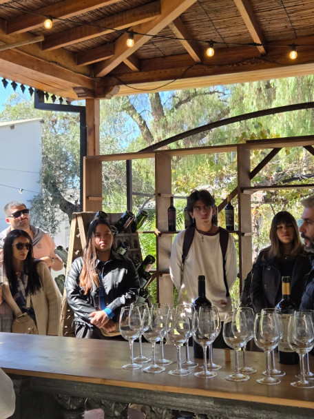 imagen La Facultad de Ciencias Agrarias celebró el Mes del Malbec con una degustación en El Mercadito Plaza