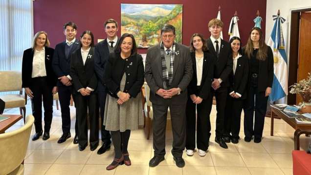 imagen Celebremos juntos el Día de la Bandera y el emotivo cambio de abanderados y escoltas de Ciencias Agrarias
