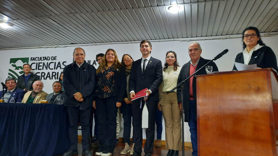 imagen Ciencias Agrarias celebró el Día de la Bandera 2026 con reconocimientos académicos y la designación de nuevos abanderados para el próximo ciclo lectivo