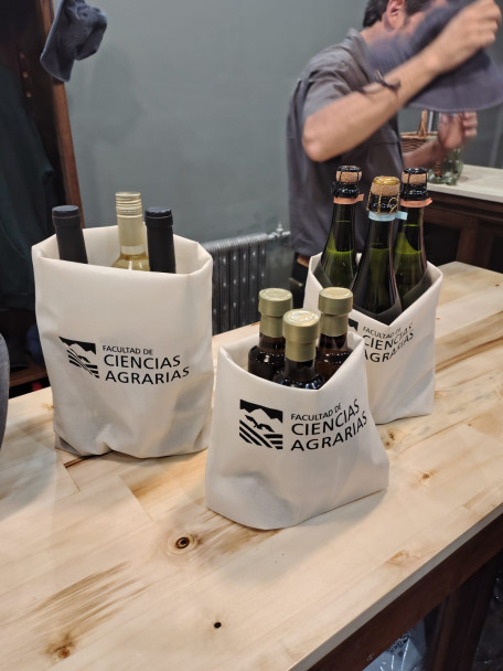 imagen Se inauguró el "Mercadito de Agrarias" un espacio de encuentro y venta abierta a la comunidad universitaria