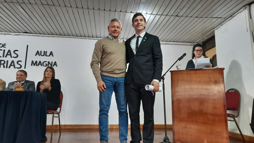 imagen Ciencias Agrarias celebró el Día de la Bandera 2026 con reconocimientos académicos y la designación de nuevos abanderados para el próximo ciclo lectivo