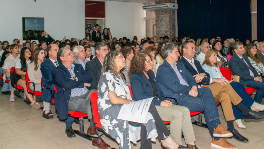 imagen Estudiantes y graduados de la Facultad de Ciencias Agrarias recibieron la distinción "María Elisa Norton Farmache" 2025